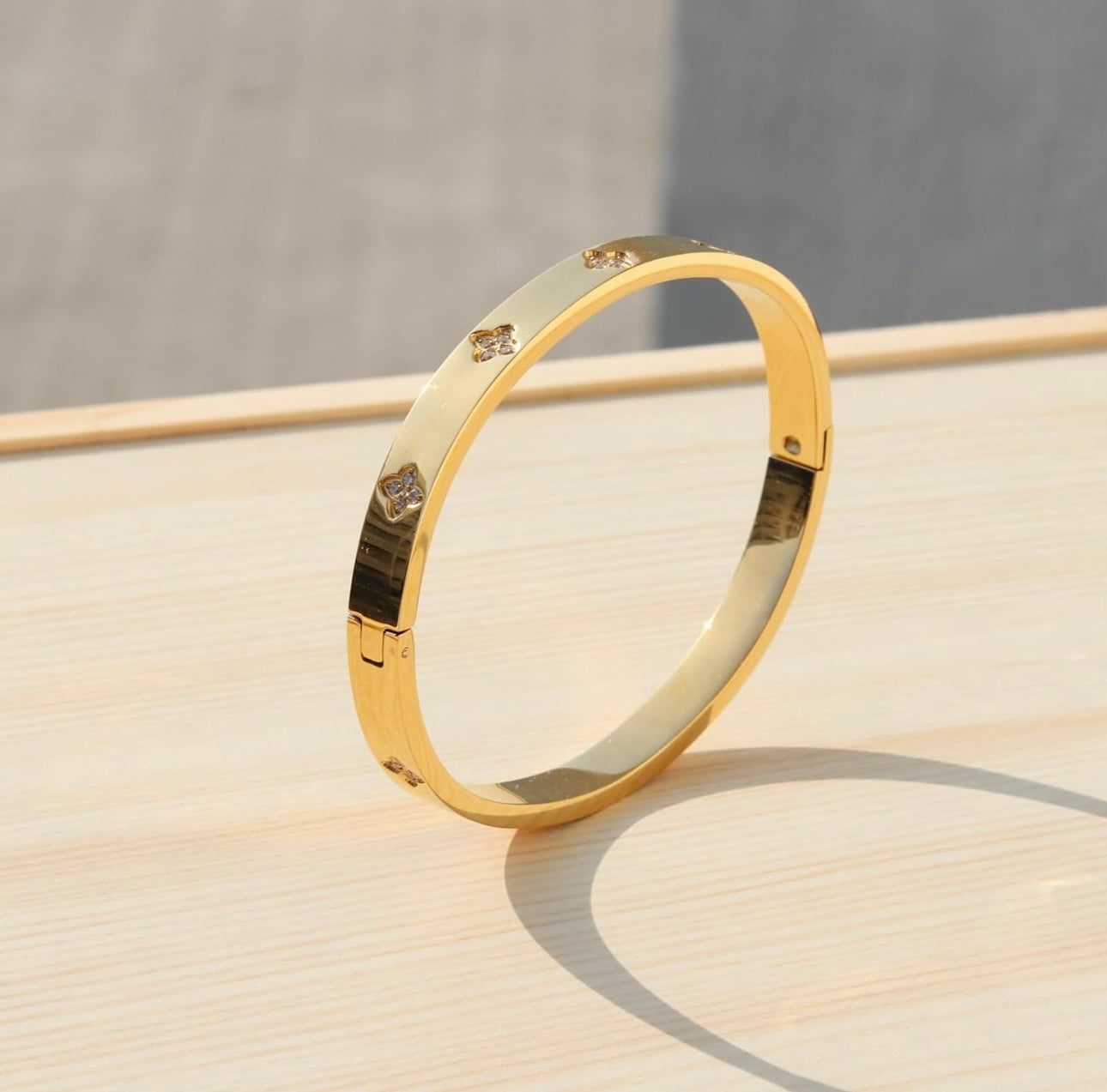 CLOVER BANGLE