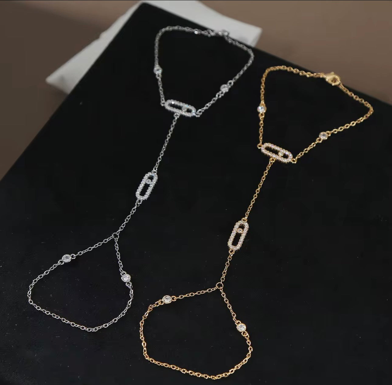 IT GIRL LINK HAND CHAIN